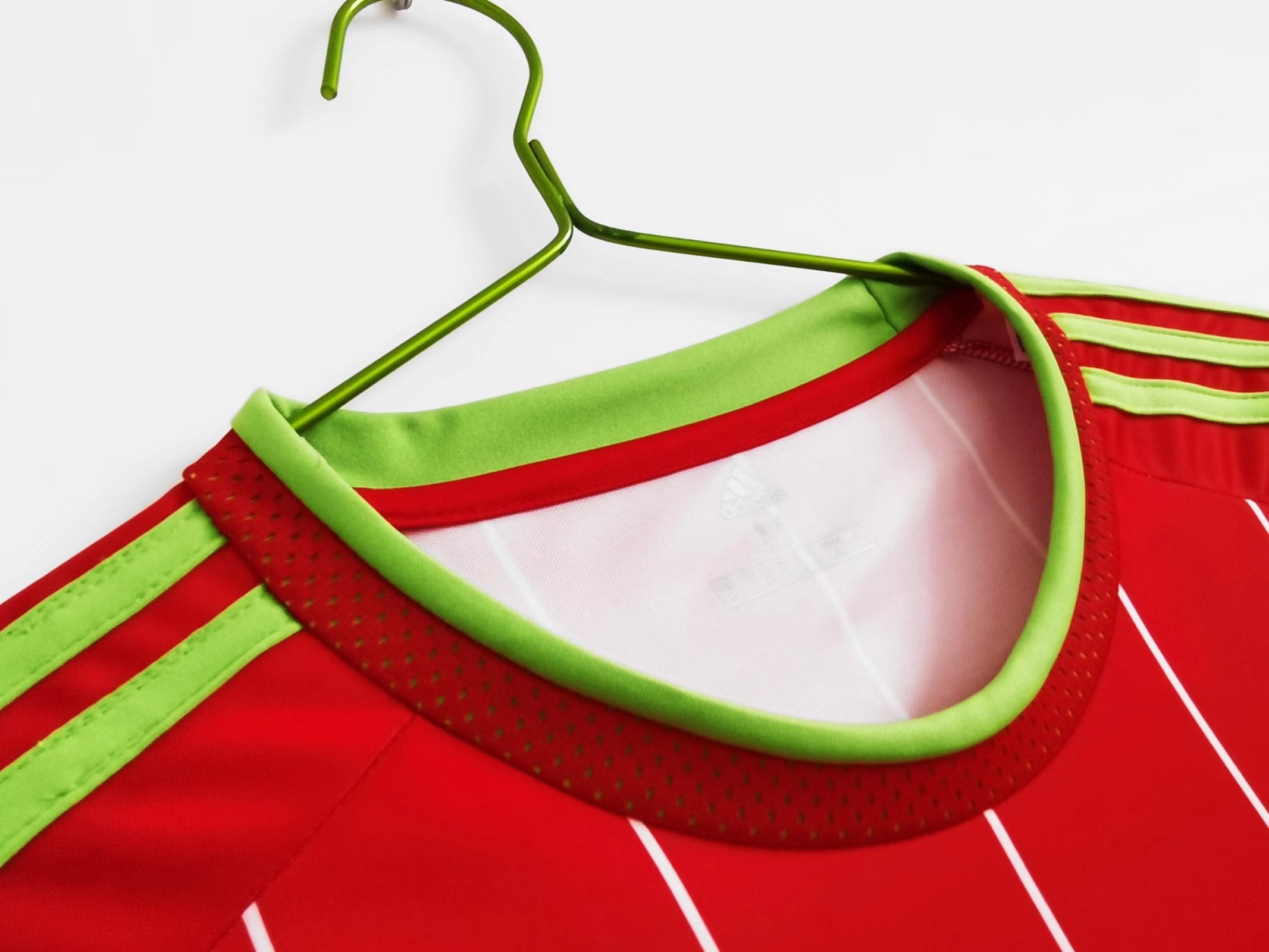 Gales 1ra Equipación 2015