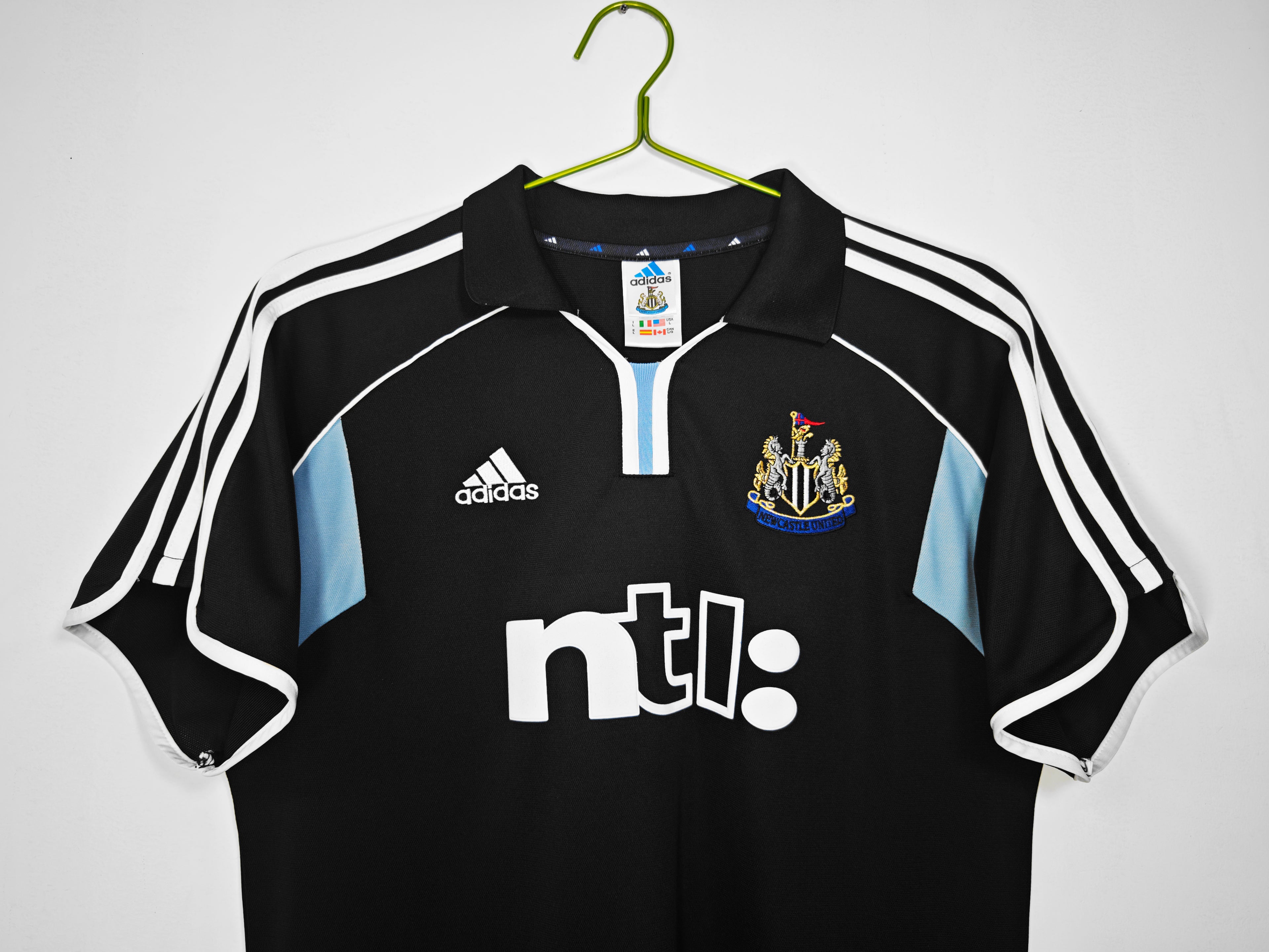 Newcastle 2da Equipación 2000/01
