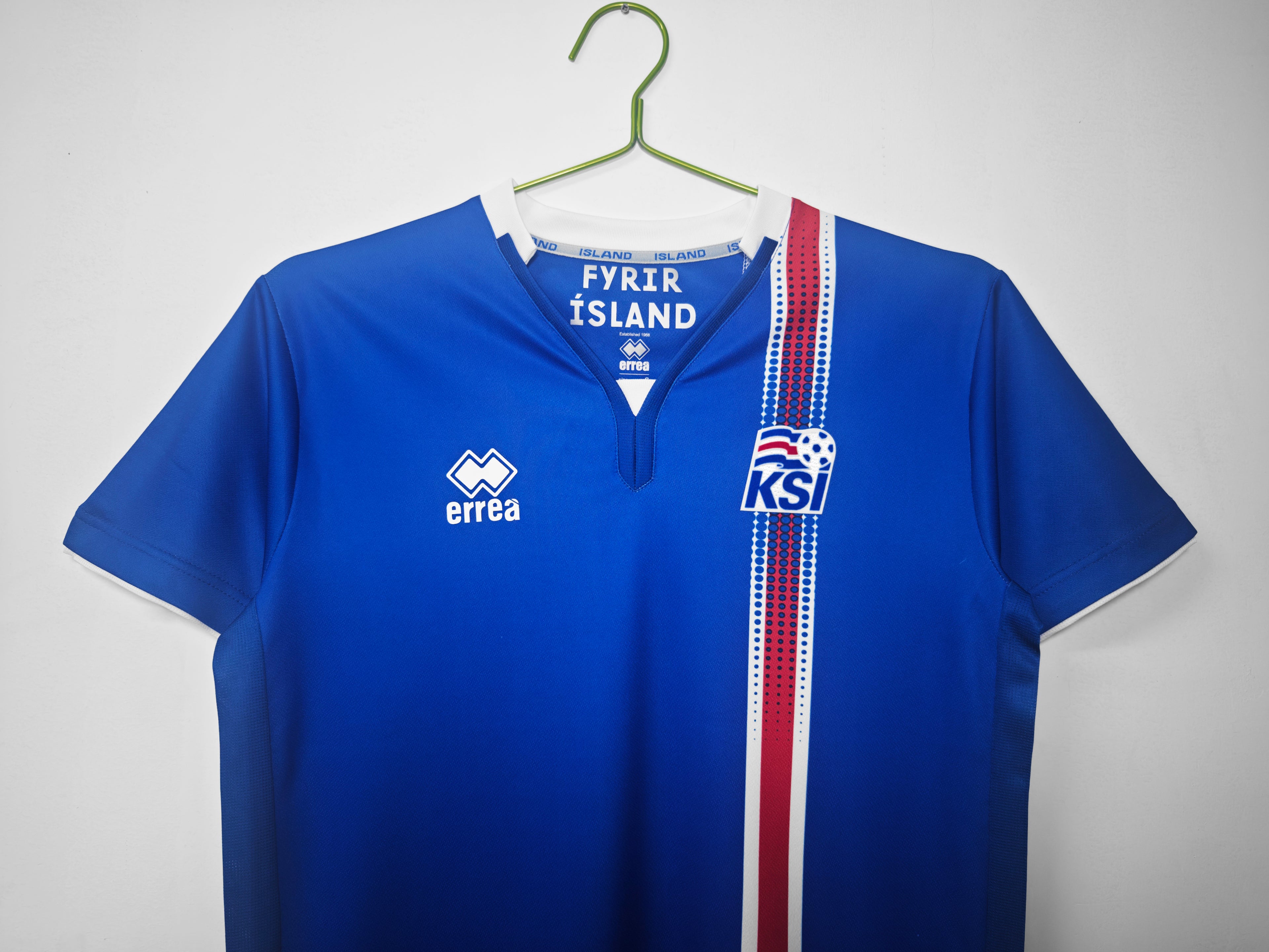 Islandia 1ra Equipación 2016