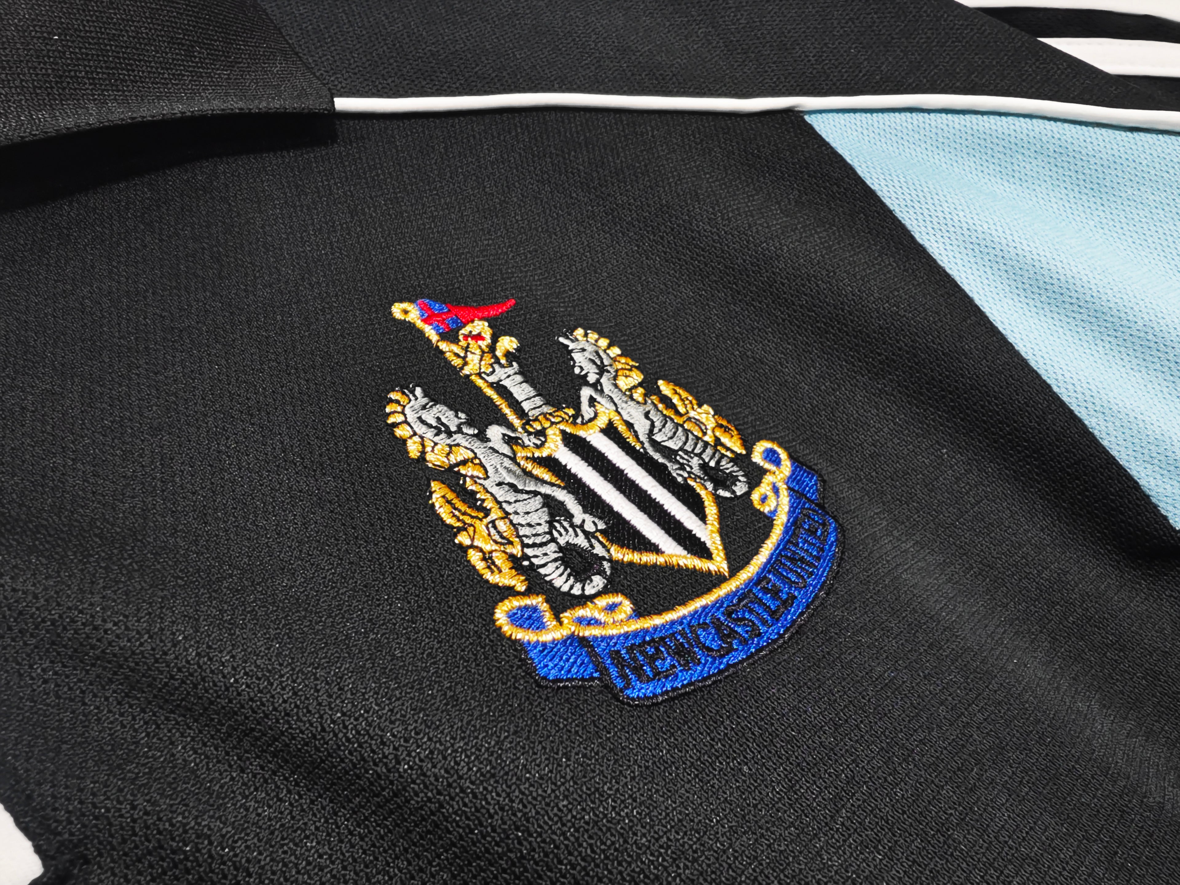 Newcastle 2da Equipación 2000/01