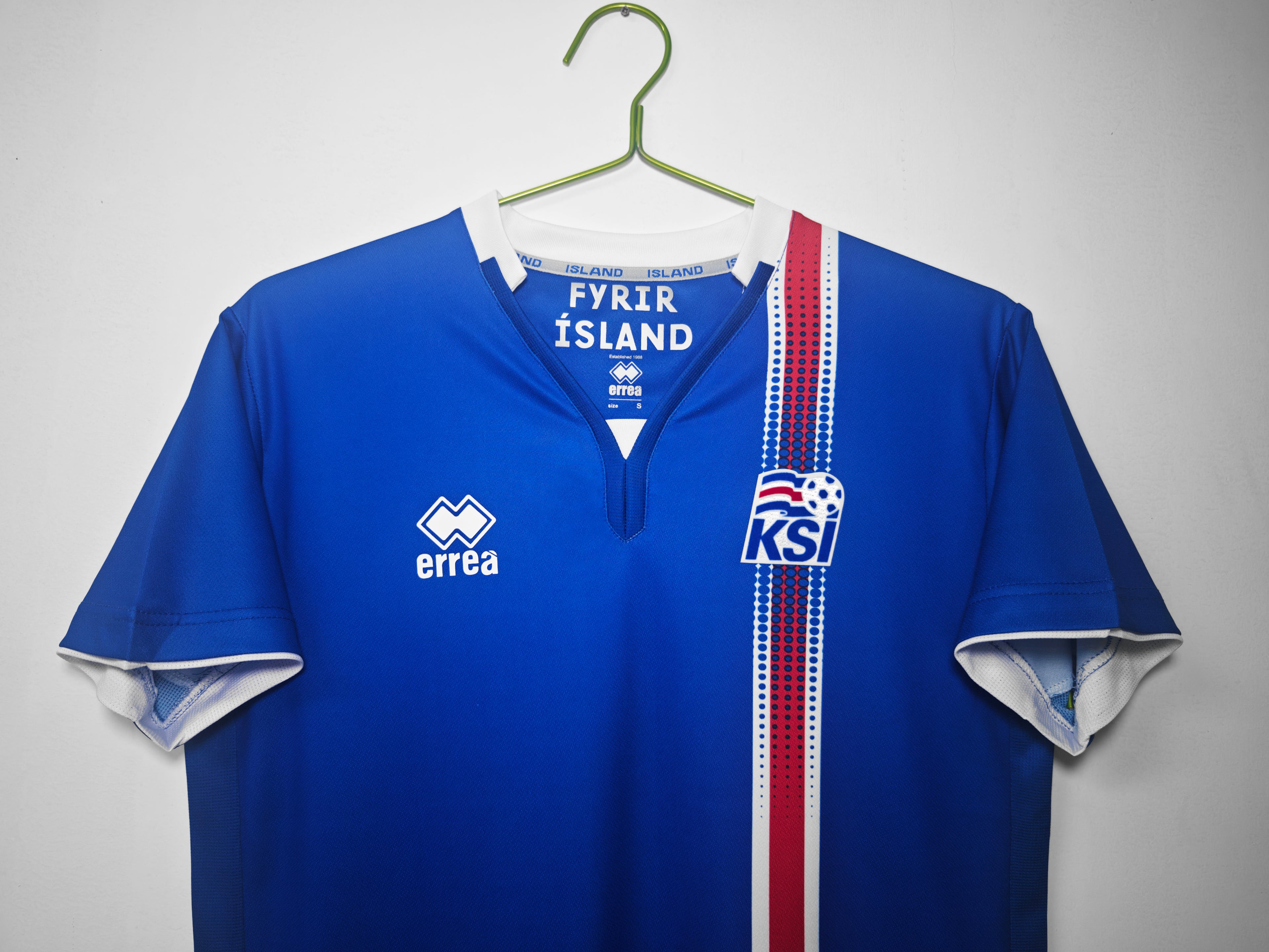 Islandia 1ra Equipación 2016